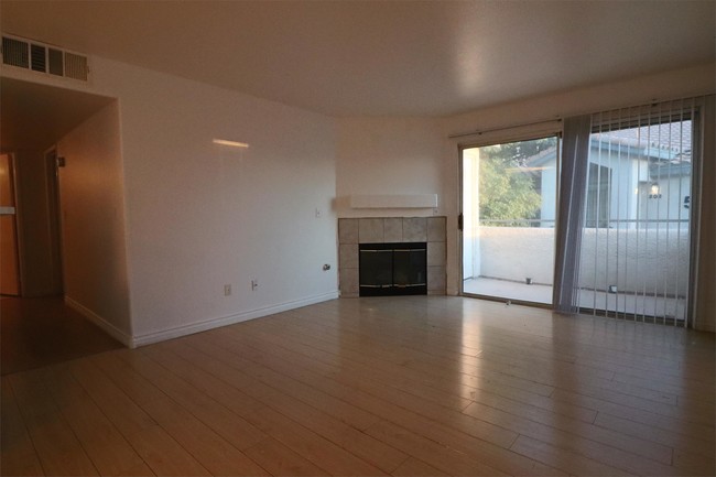 Building Photo - 5206 Mandalay Springs Dr