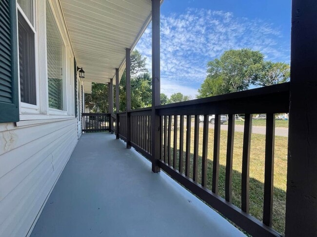 Building Photo - 105 Hull Dr