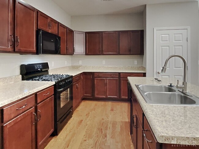 Foto del edificio - 1521 Holton Rd
