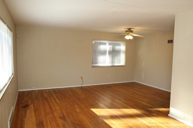 Foto del edificio - 7101 Amherst Ave