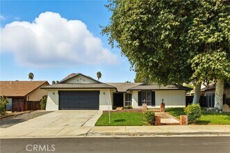 Building Photo - 315 Maravilla Dr