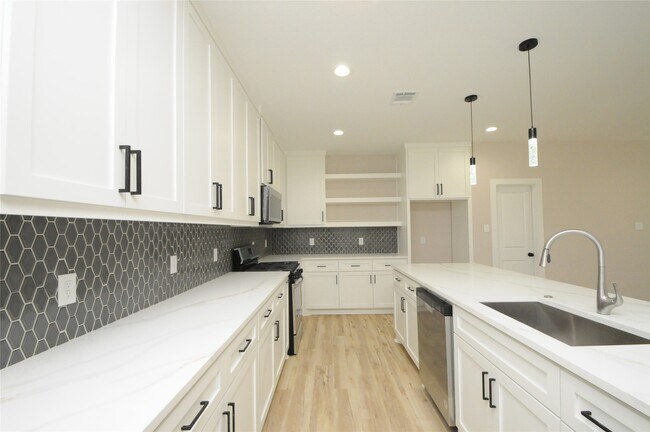 Foto del edificio - 8203 Gladstone St