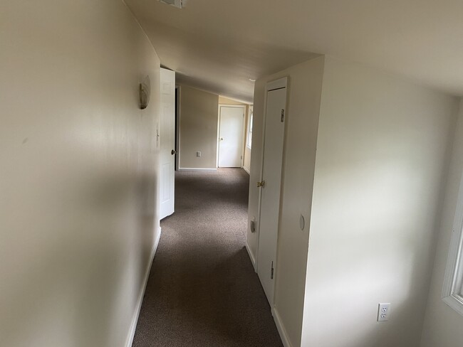 Hallway - 21 Kassul Plz