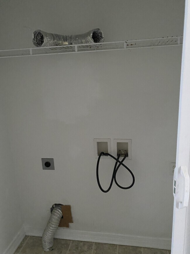 Foto del edificio - 6131 W Newton St