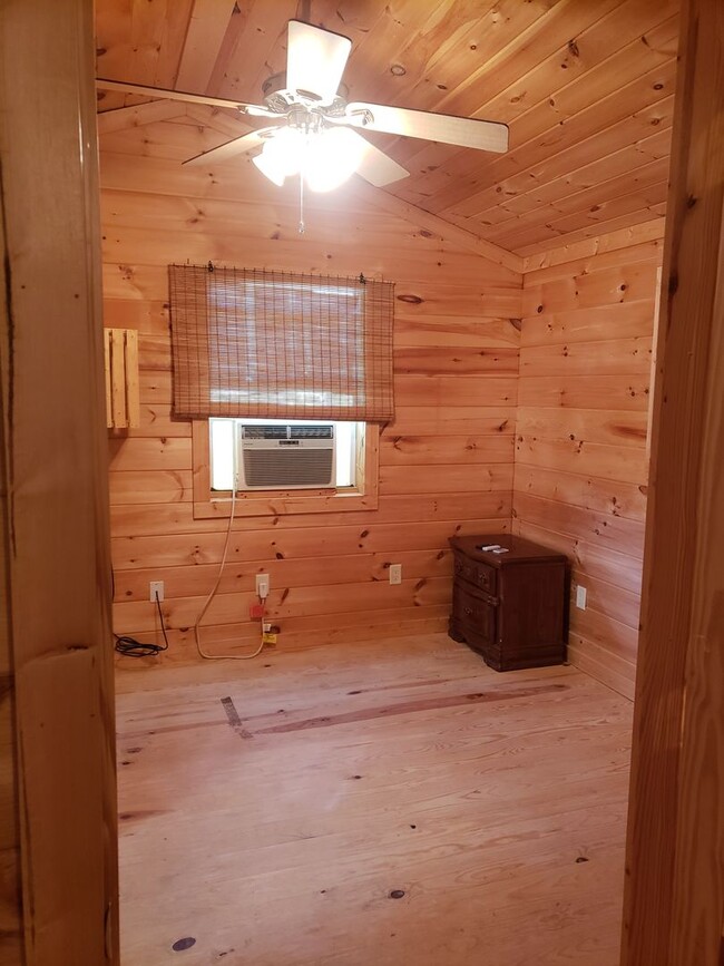 Building Photo - Cozy 1-Bedroom Cabin for Rent on a 4-Acre ...