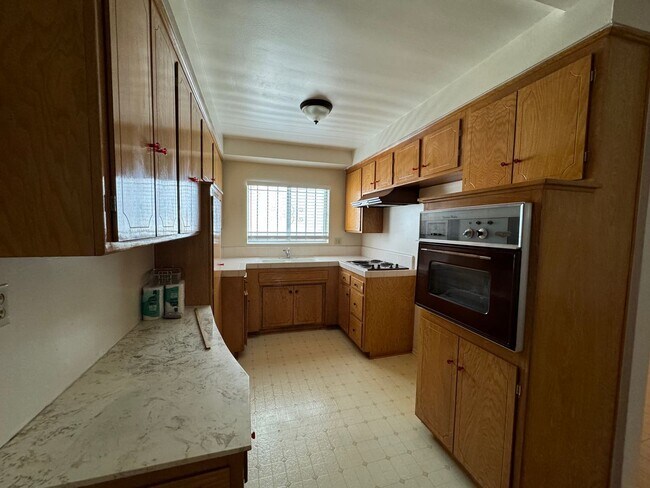 Foto del edificio - Excellent Location! Minutes from Beverly H...