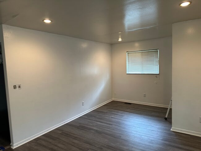 Building Photo - 3409 N Leland Ave