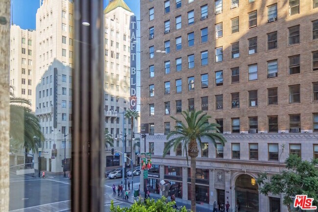 Foto del edificio - 1645 Vine St