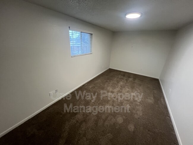 Foto del edificio - 3711 Carson Ave