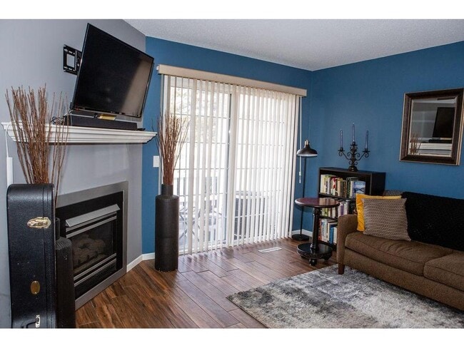 Building Photo - 2556 Lockwood Dr