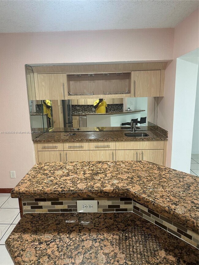 Foto del edificio - 25 NW 143rd St
