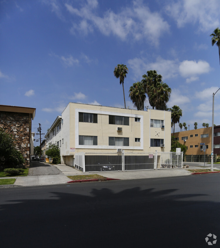 Building Photo - Royal Palms Apartments