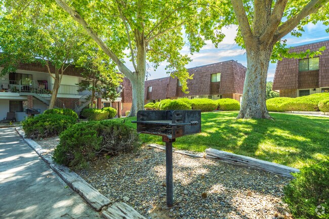 Parrillas para barbacoa - Meadowlark Apartments