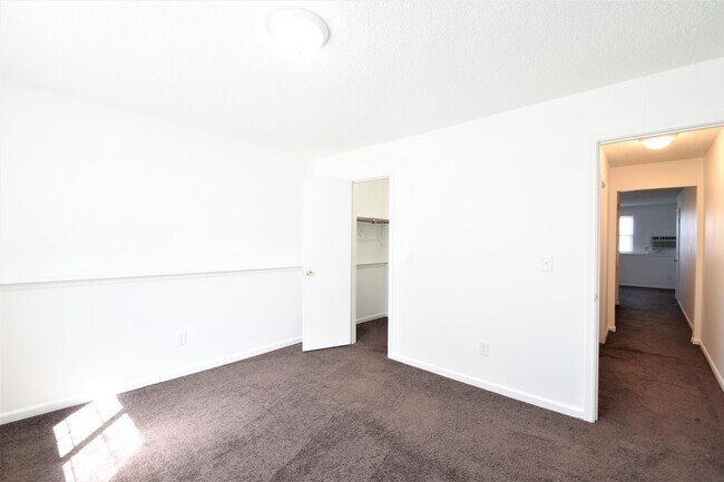 Foto del edificio - 8607 Holmes Rd