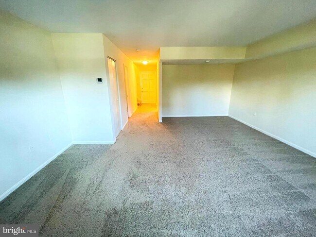 Foto del edificio - 5914 Mayflower Ct