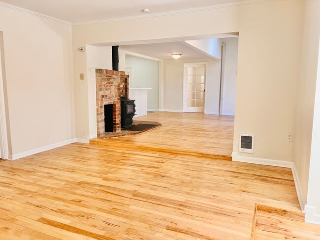 Foto del edificio - Must See Stunning Updated 3BR/2BA Home Available Now!