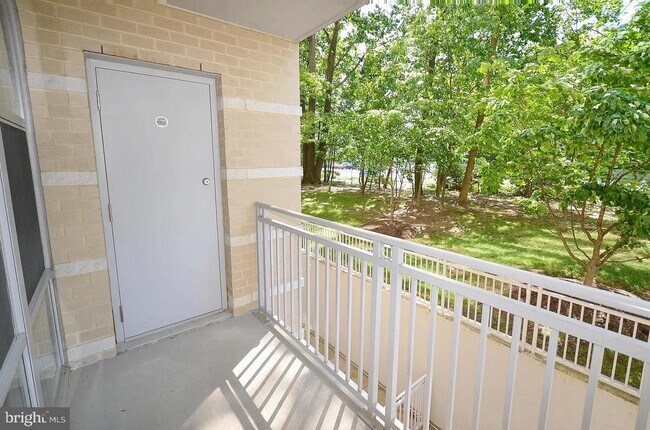 Foto del edificio - 11800 Sunset Hills Rd