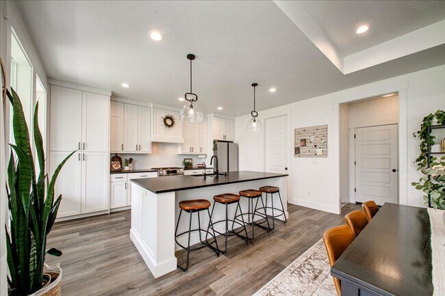 Foto del edificio - Beautiful 4 Bedroom Home - Nampa