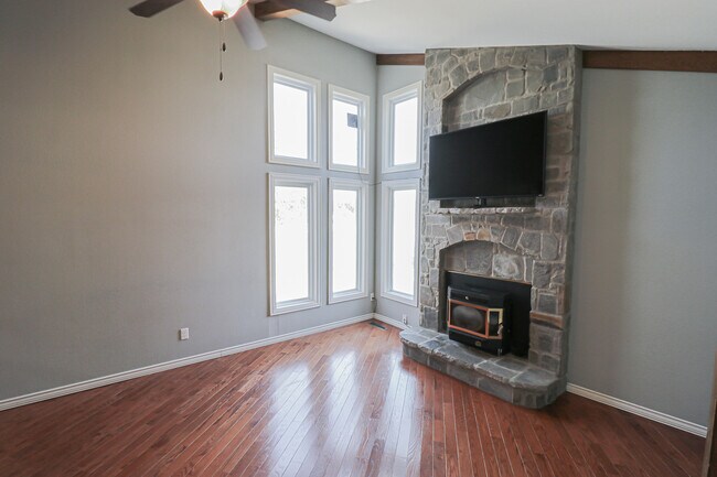 Building Photo - 108 Aaron Dr