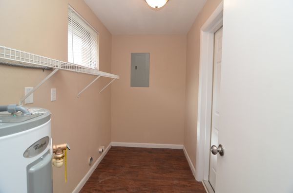 Building Photo - 868 Marben Dr
