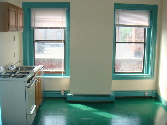 Primary Photo - 185 Green St