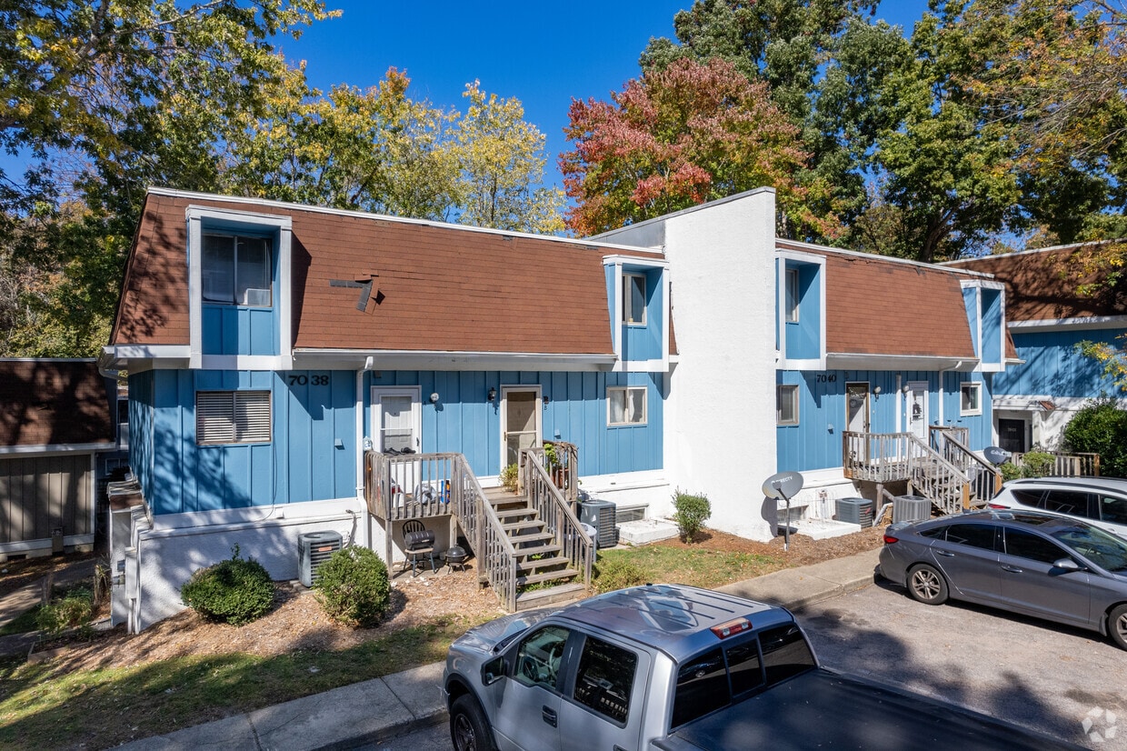 Stoney Hollow Apartments in Raleigh, NC