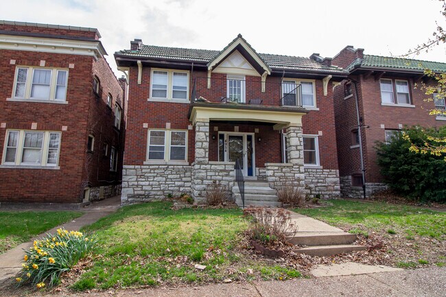 Building Photo - 4954 Winona Ave