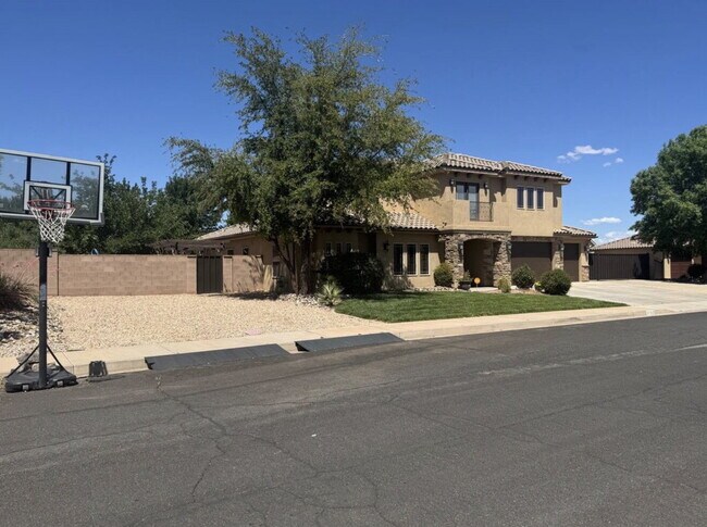 Foto del edificio - "Spacious 5-Bed Oasis with 3 Baths in Washington, UT – 3,171 Sq Ft of Comfort!"