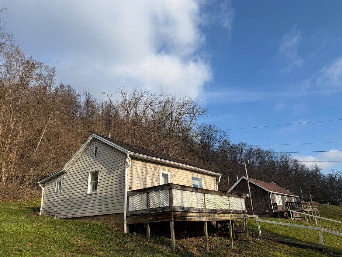 Foto del edificio - 717 Powell Ave