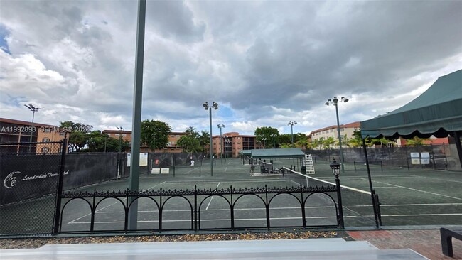 Building Photo - 650 Tennis Club Dr