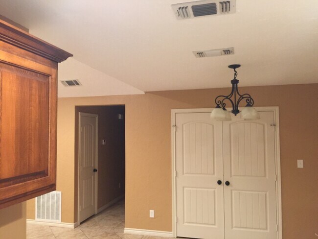 Foto del edificio - 1210 Cheryl St