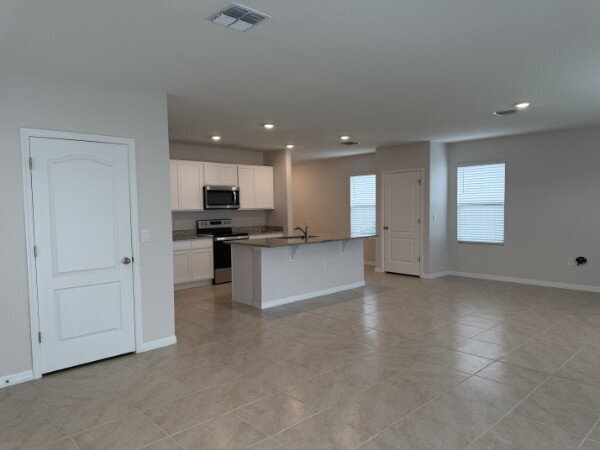 Foto del edificio - Large 4 Bedroom/2.5 Bathroom Home in Thompson Grove