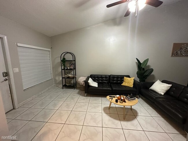 Building Photo - 2 br, 2 bath Townhome - 14855 SW 83rd Ln 1...