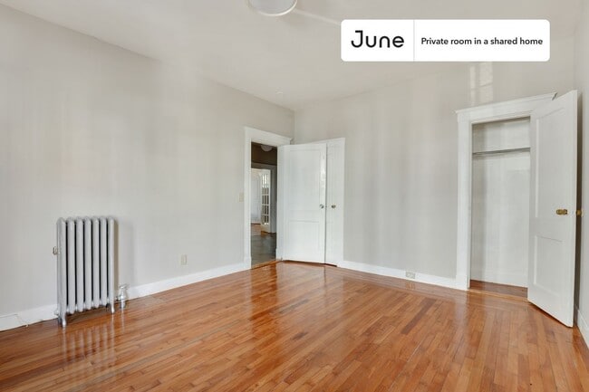 Building Photo - Room in Shared 4 bed/1 bath home