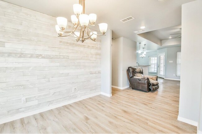 Foto del edificio - 8810 16th St