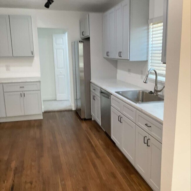 Building Photo - Charming 3BR House in Texas City
