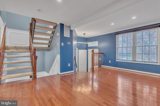 Building Photo - 6115 Hyacinth Dr