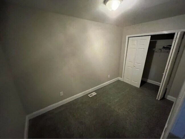 Foto del edificio - 345 Font Hill Ave