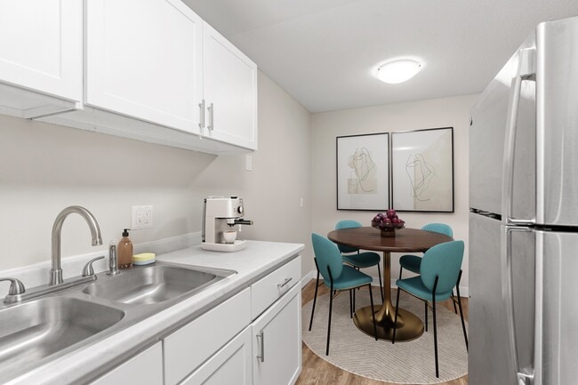 Building Photo - The Pointe at Cedar Grove