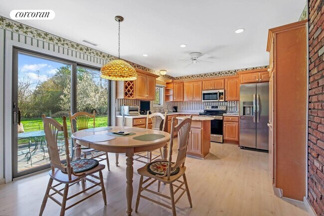 Building Photo - 22 Gansett Ln