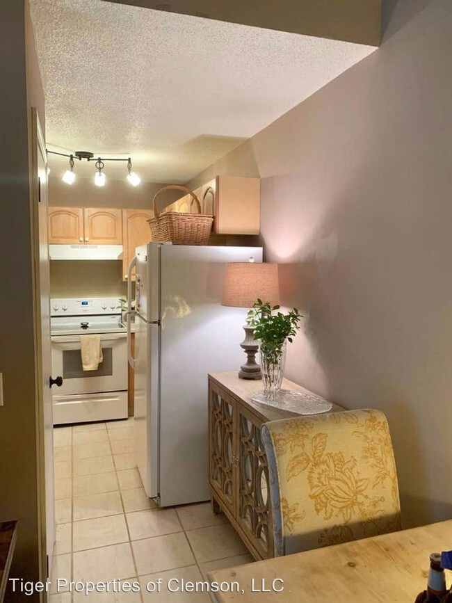 Building Photo - 1 br, 1 bath House - 111 Maple St