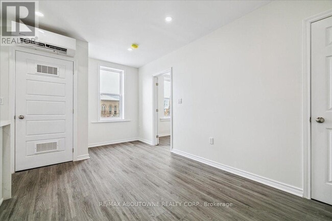 Building Photo - 68 Peel St