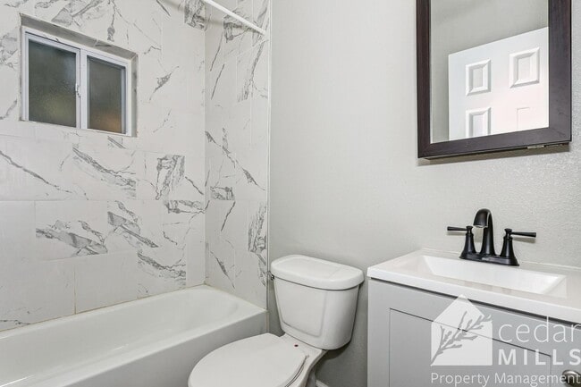 Foto del edificio - Centrally Located 3 Bedroom