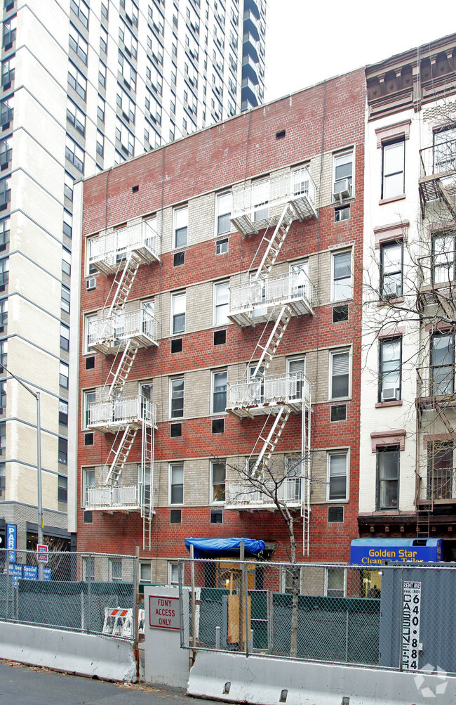 Foto del edificio - 305 E 83rd St