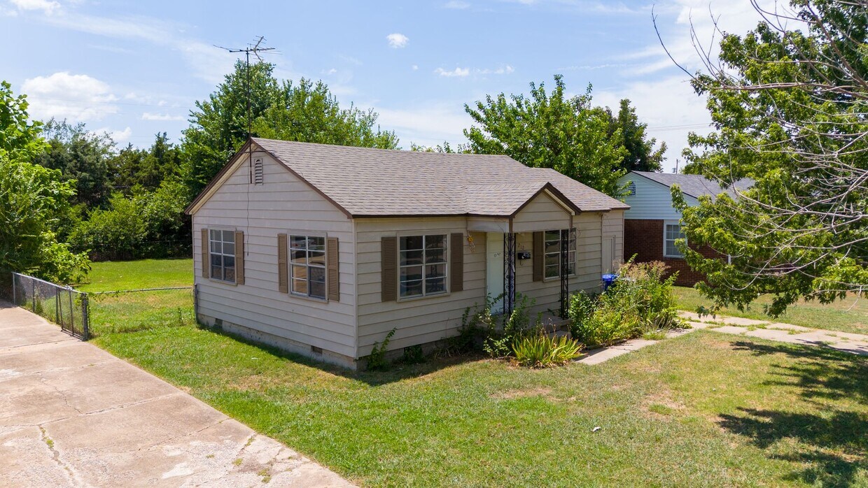 Primary Photo - Charming 3-Bedroom Home in Prime Norman Lo...