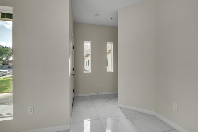 Building Photo - 504 Gale Ct