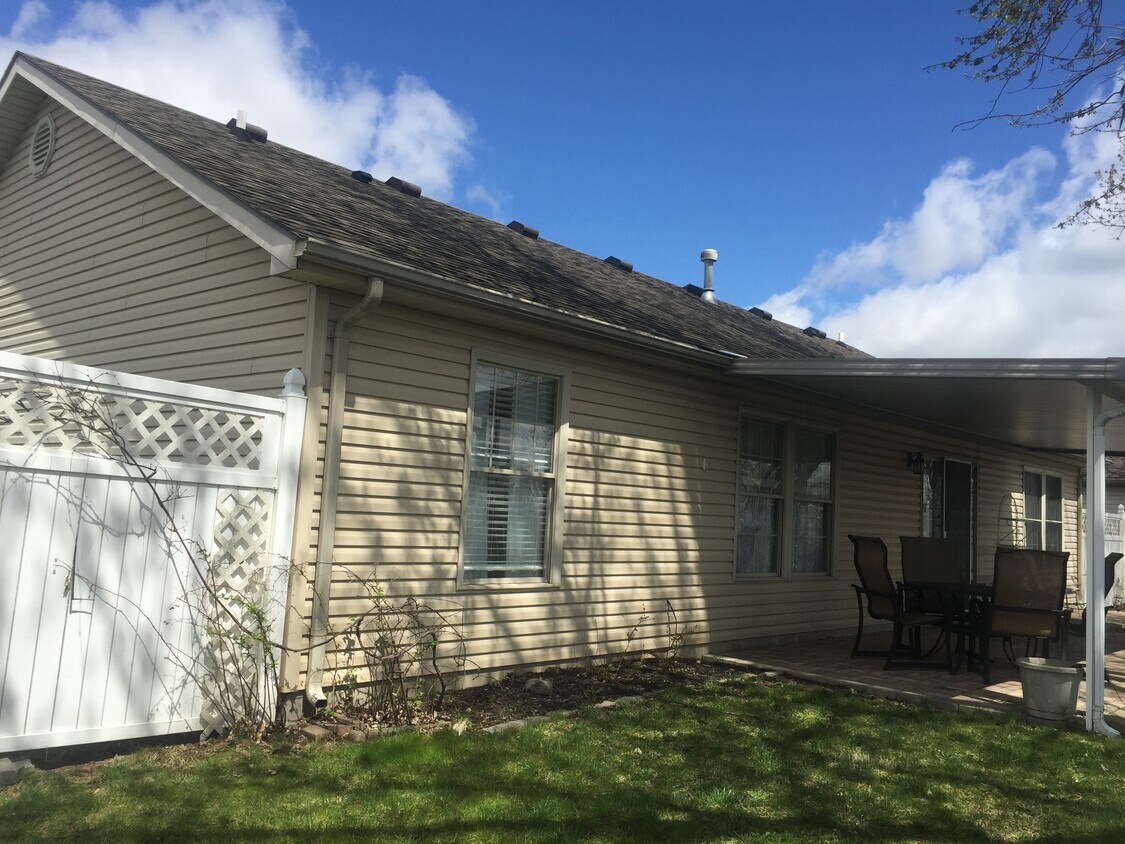 Primary Photo - 2760 Huntington Dr