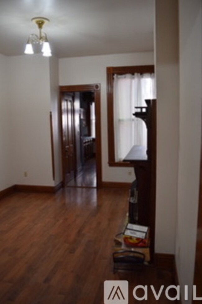 Foto del edificio - 118 E 5th St