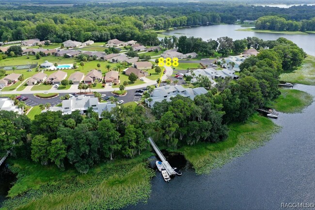 Foto del edificio - 888 Pritchard Island Rd