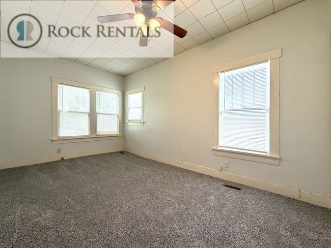 Building Photo - 3 Bed 1 Bath on Corner Lot